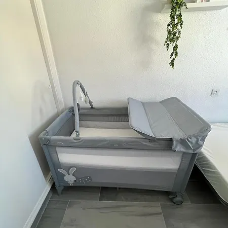 Cozy Townhouse With Terrace Near La Mata Appartement