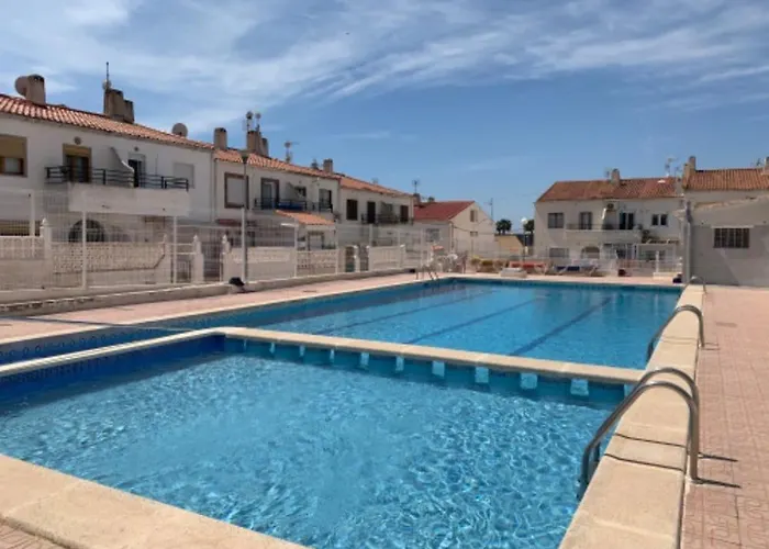Cozy Townhouse With Terrace Near La Mata Torrevieja