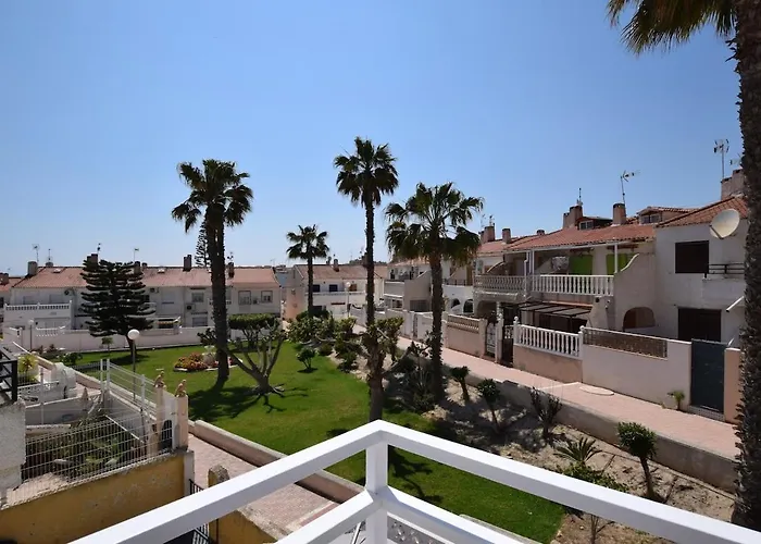Cozy Townhouse With Terrace Near La Mata Lägenhet *