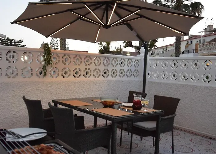 Cozy Townhouse With Terrace Near La Mata Lägenhet *